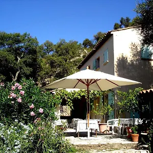 https://le-mas-du-rouge.fr-provencehotel.com